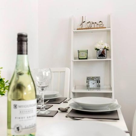 Modern Centrally Located 3 Bed Property With Tvs In Each Bedroom Super Fast Wifi And Crisp White Hotel Linen Hosted By Our Home Short Stays Дарлингтон Экстерьер фото