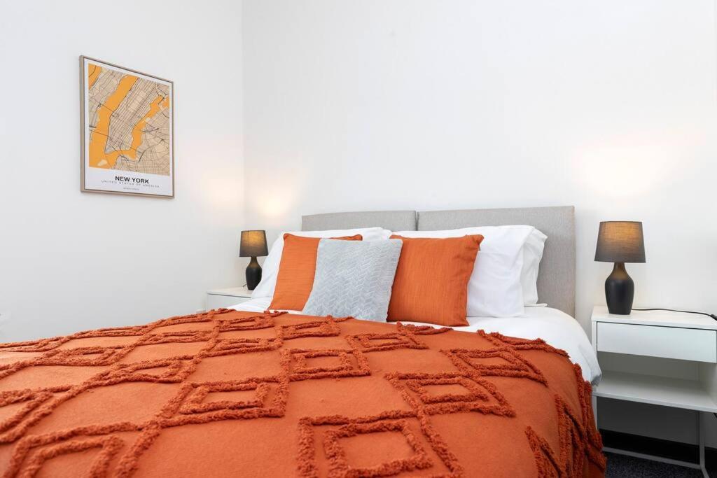 Modern Centrally Located 3 Bed Property With Tvs In Each Bedroom Super Fast Wifi And Crisp White Hotel Linen Hosted By Our Home Short Stays Дарлингтон Экстерьер фото
