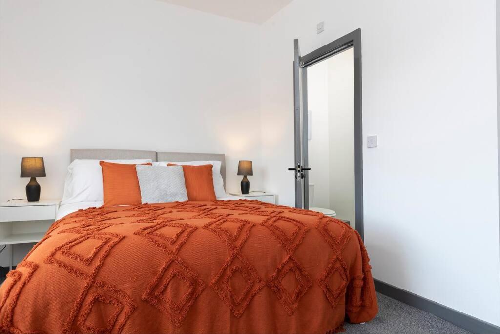 Modern Centrally Located 3 Bed Property With Tvs In Each Bedroom Super Fast Wifi And Crisp White Hotel Linen Hosted By Our Home Short Stays Дарлингтон Экстерьер фото